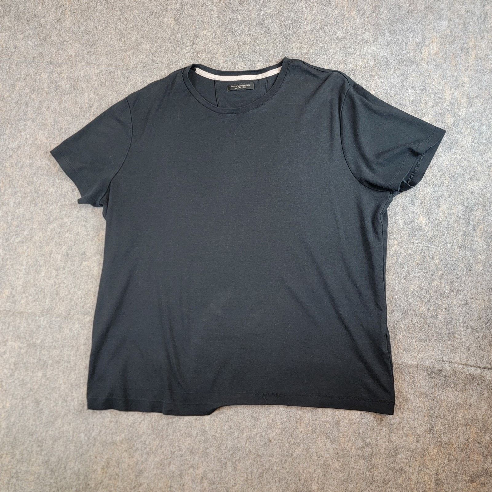 Banana Republic Banana Republic Luxury Touch T-Shirt Navy Blue Short Sleeve Size US L / EU 52-54 / 3 - 1 Thumbnail