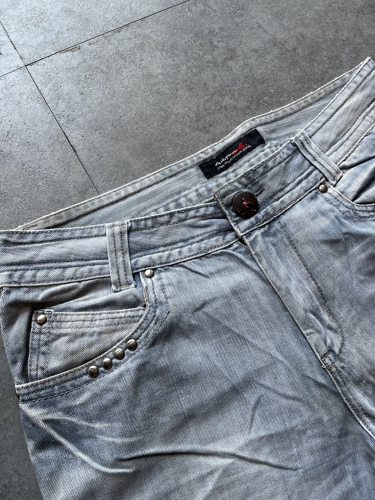 If Six Was Nine × Japanese Brand × Le Grande Bleu (L.G.B.) 2000s RUE TON STUDDED SUPER WIDE FADED FLARE JEAN Size US 36 / EU 52 - 3 Thumbnail