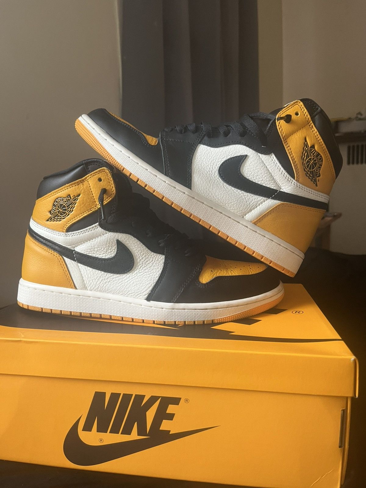 Jordan Brand Jordan 1 Retro Mid “Taxi” Size US 11 / EU 44 - 3 Thumbnail