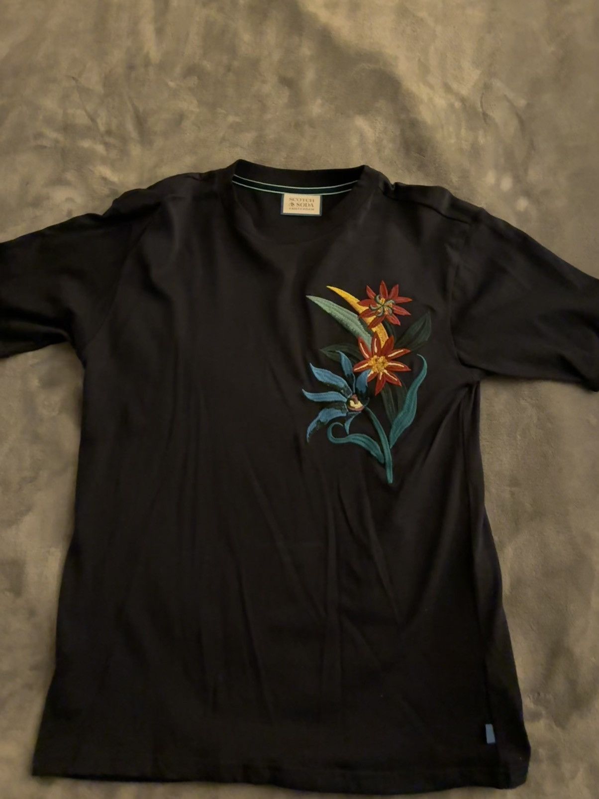 Scotch & Soda Scotch & Soda Navy Tee with Colorful Floral Embroidery Size US S / EU 44-46 / 1 - 2 Thumbnail