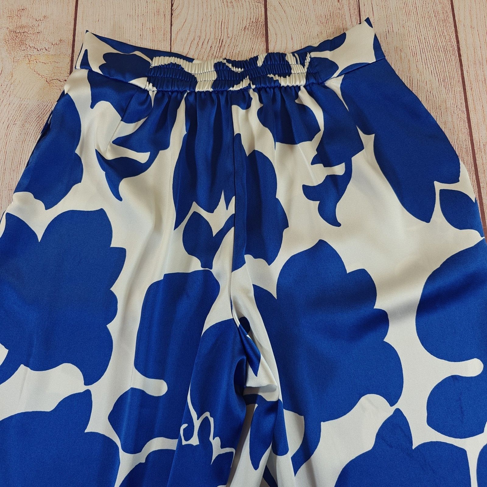 House of Harlow House of Harlow 1960 satin floral wide leg pants sz M Size 30" / US 8 / IT 44 - 4 Thumbnail
