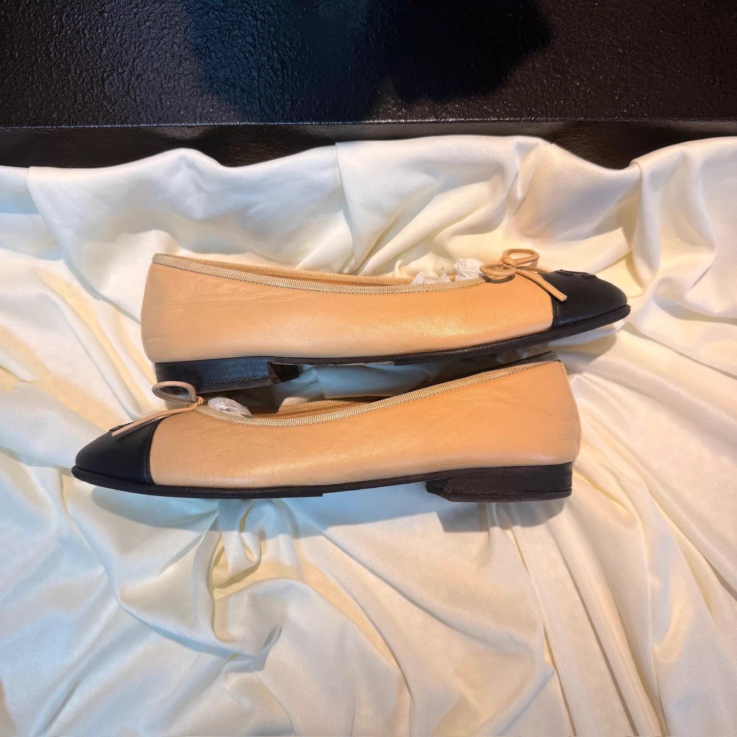 Chanel CHANEL Milk Tea Two-Tone Bow CC Ballet Flats 36.5 95 New Size US 6 / IT 36 - 5 Thumbnail