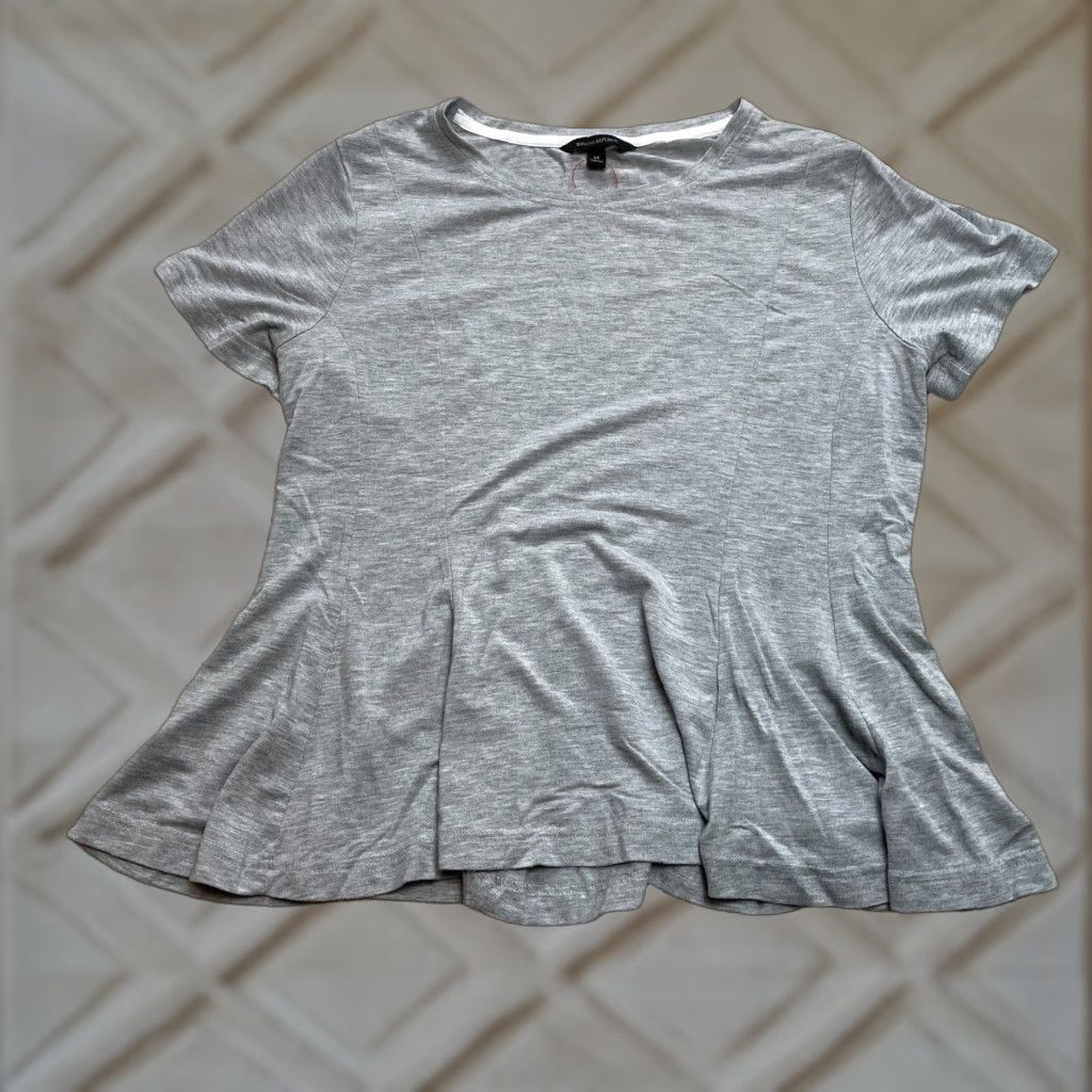 Banana Republic VINTAGE Banana Republic Shirt Womens Medium Gray Threadsoft Modal Short Sleeve Tee Size M / US 6-8 / IT 42-44 - 1 Thumbnail