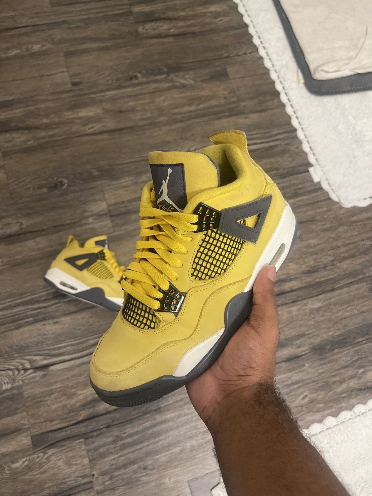 retail jordan 4 lightning