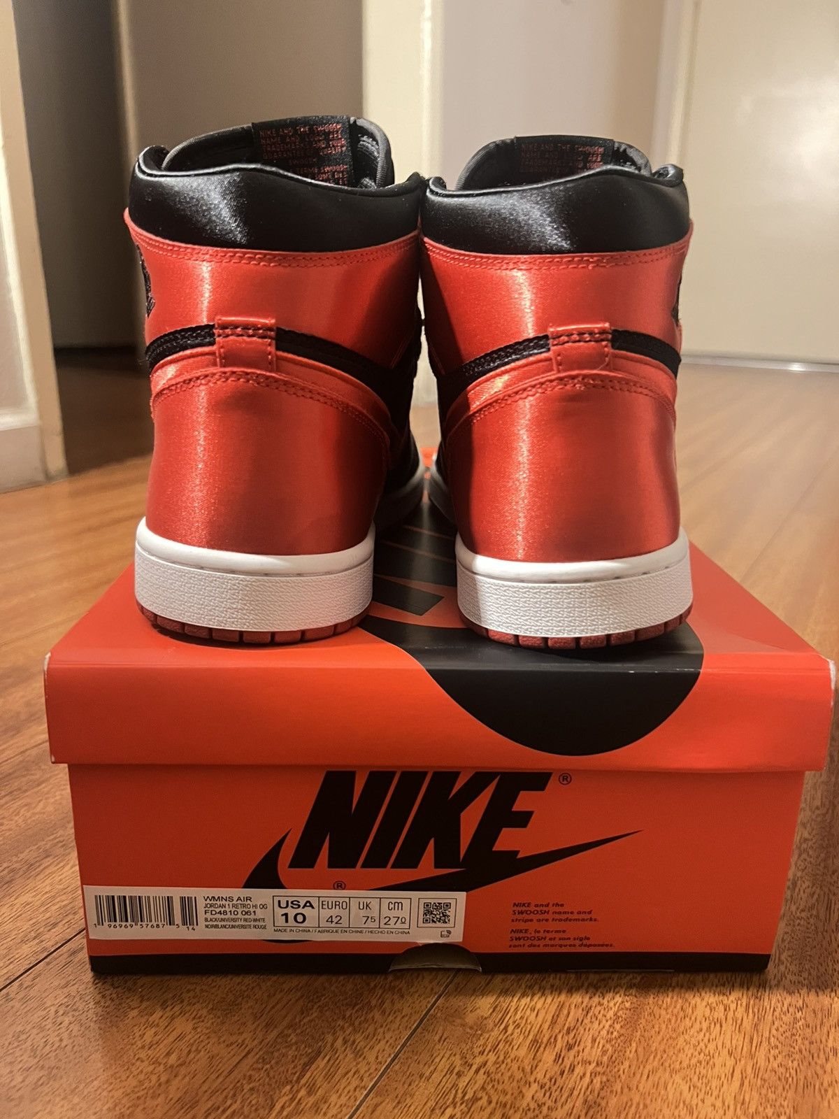 Jordan Brand × Nike Jordan 1 Satin Bred Size US 8.5 / EU 41-42 - 4 Thumbnail