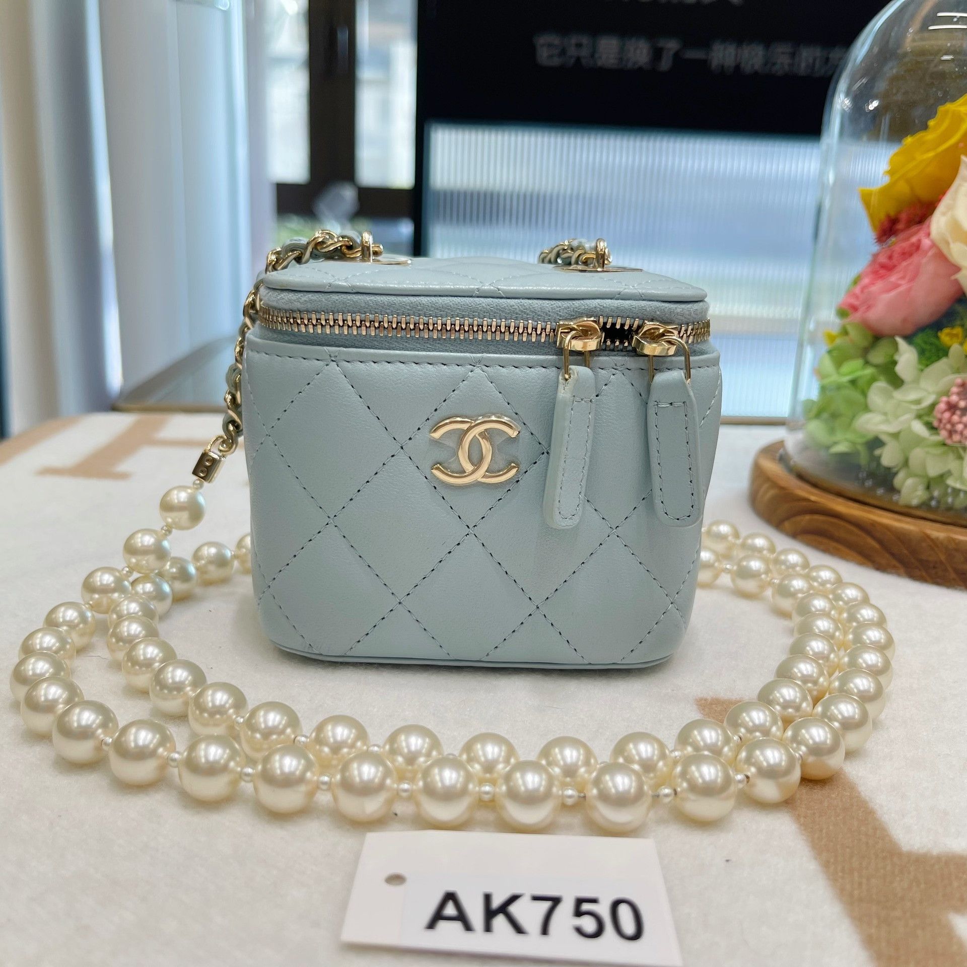 Chanel Pre-loved Bag Very good condition Size ONE SIZE - 1 Thumbnail