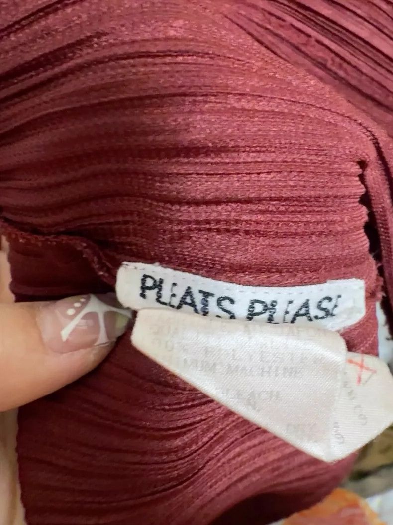 Issey Miyake Issey Miyake size:4 Wine red pleated hooded sweatshirt Size XS / US 0-2 / IT 36-38 - 2 Thumbnail