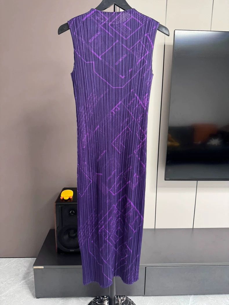 Issey Miyake Issey Miyake size:3 Purple dress with a floor plan of a me Size S / US 4 / IT 40 - 2 Thumbnail