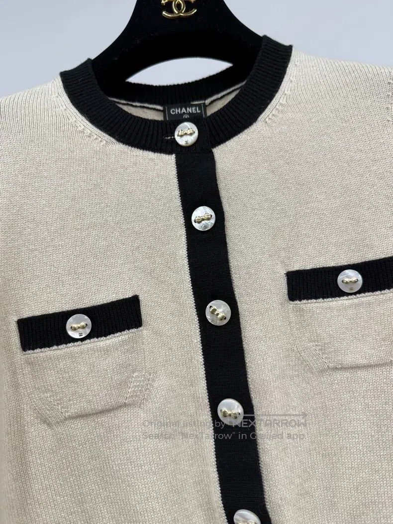 Chanel Chanel 25K milk tea colour black contrast colour cashmere Size XS / US 0-2 / IT 36-38 - 2 Thumbnail