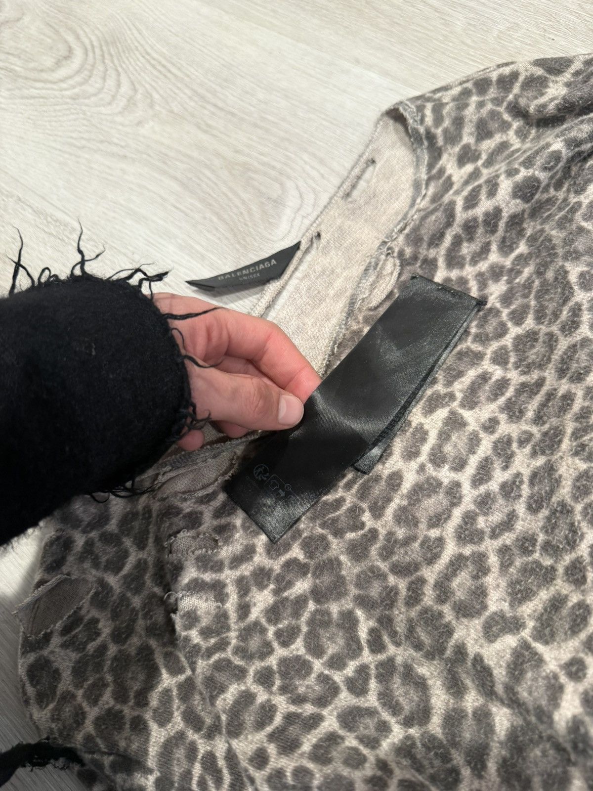 Balenciaga f/w 2024 distressed leopard sweater!! Size US S / EU 44-46 / 1 - 8 Thumbnail