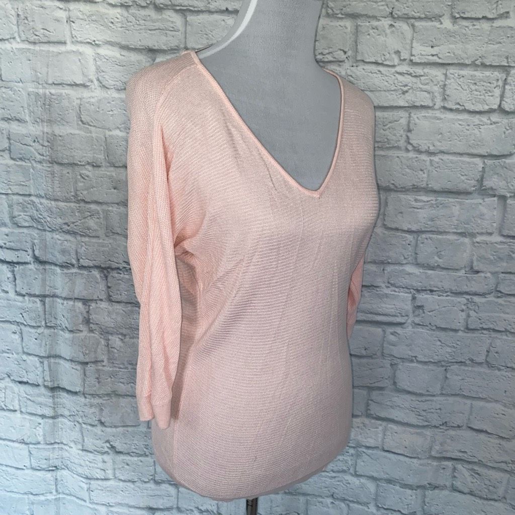 Express Express women S v-neck 3/4 sleeve ribbed lightweight sweater Size S / US 4 / IT 40 - 2 Thumbnail