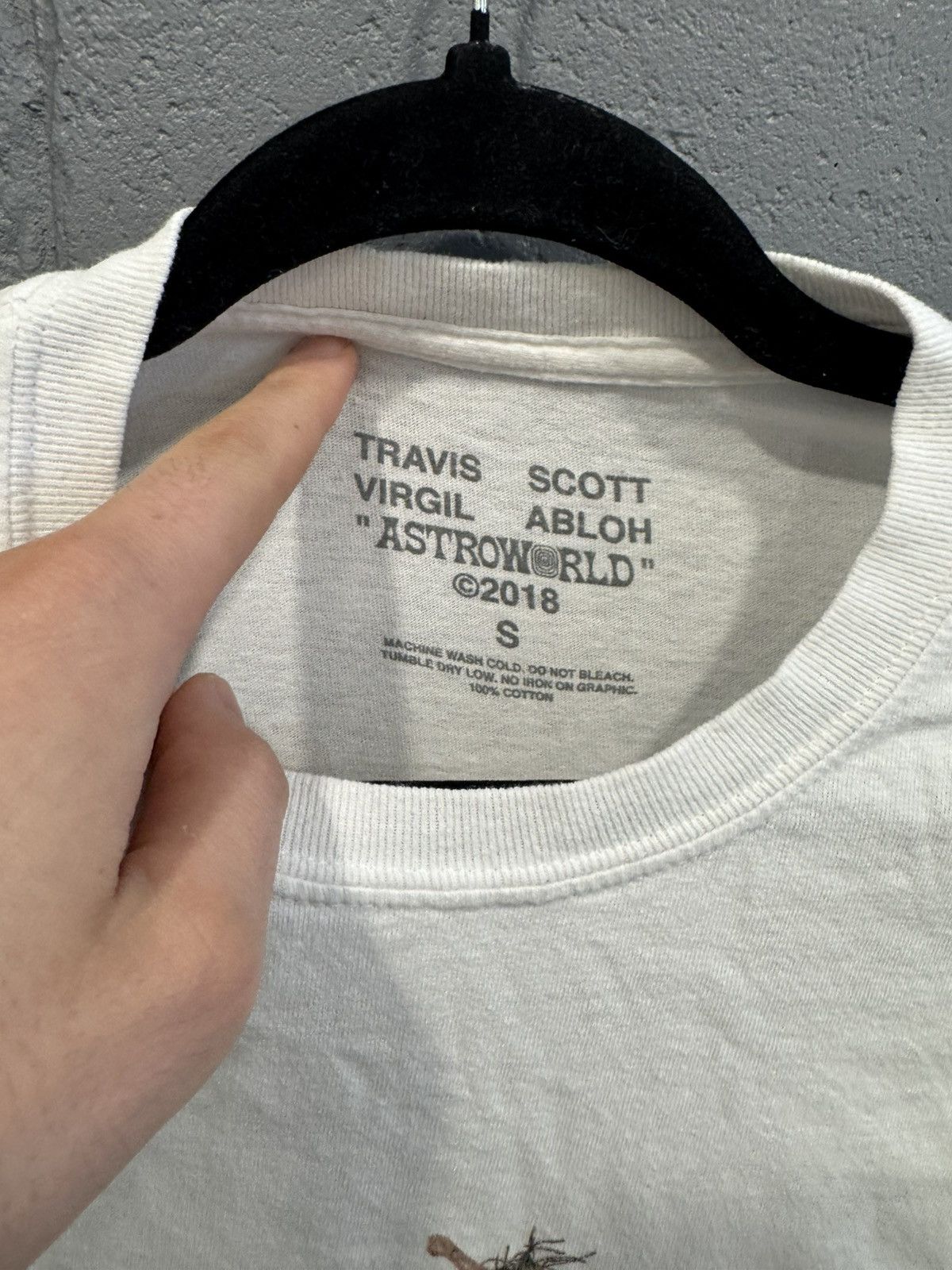 Travis Scott × Virgil Abloh Travis Scott x Virgil Abloh “HANGING BY A THREAD” T-Shirt Size US S / EU 44-46 / 1 - 3 Thumbnail