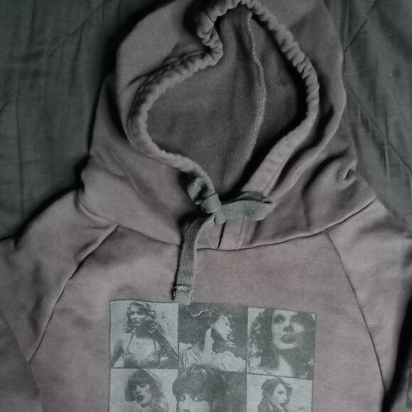 Band Tees Taylor Swift The Eras Tour Hoodie Sweatshirt Size US XL / EU 56 / 4 - 1 Thumbnail