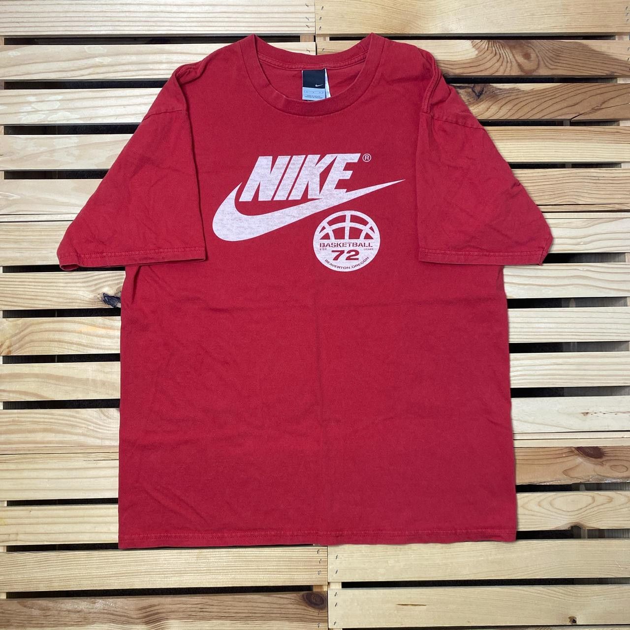 Nike Vintage Nike Red Basketball Tee Size Large Size US L / EU 52-54 / 3 - 1 Thumbnail