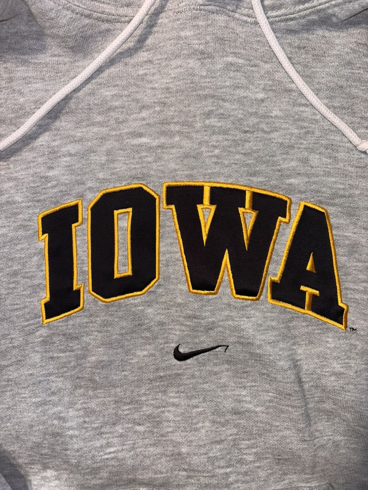 Nike Vtg Iowa Hawkeyes Nike Embroidered Center Check Y2K Hoodie Size US M / EU 48-50 / 2 - 2 Thumbnail