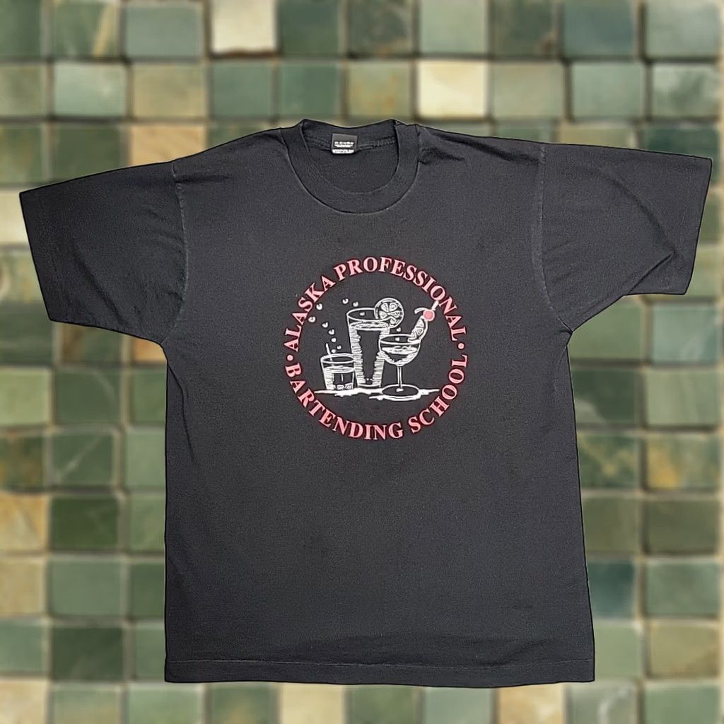 Vintage VINTAGE Alaska Shirt Mens XL Black Bartending School Single Stitch Made in USA TEE Size US XL / EU 56 / 4 - 1 Thumbnail