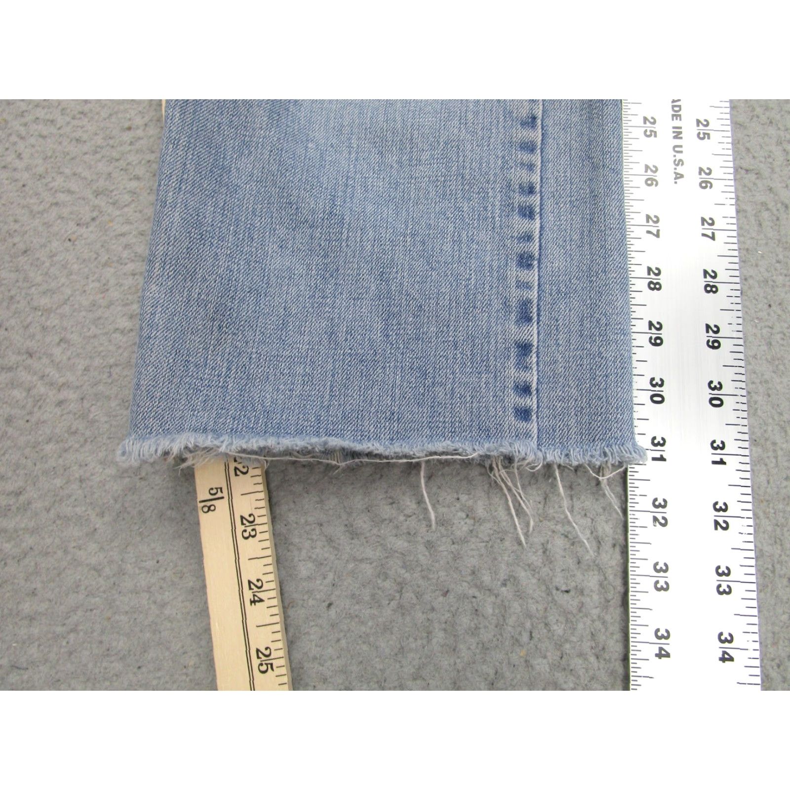 Levi's VINTAGE Levis 505 Jeans Mens 31 Light Wash Button Fly Straight Leg Denim 90s Mens Jeans Size US 31 - 2 Thumbnail