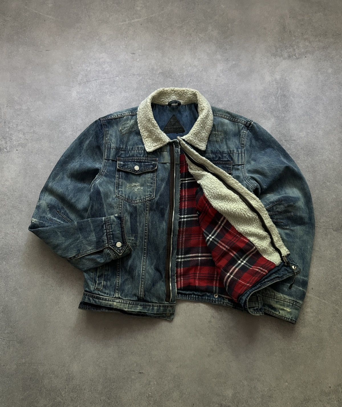 BE EDGY Be Edgy Denim distressed sherpa jacket mens rare size L Size US L / EU 52-54 / 3 - 2 Thumbnail
