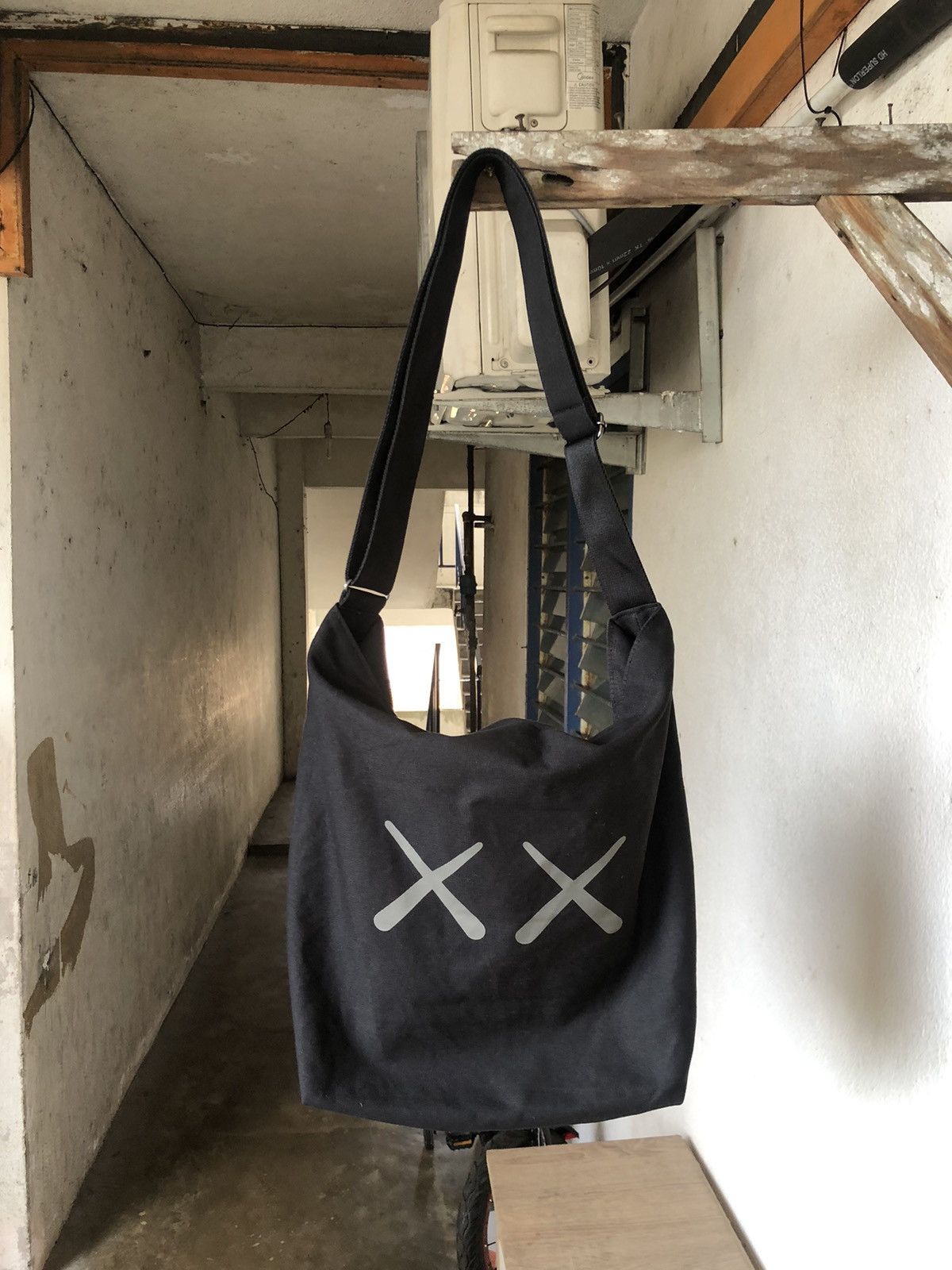 Kaws Rare❗️Kaws x Andy Warhol Cross body Bag/ Tote Bag Size ONE SIZE - 3 Thumbnail