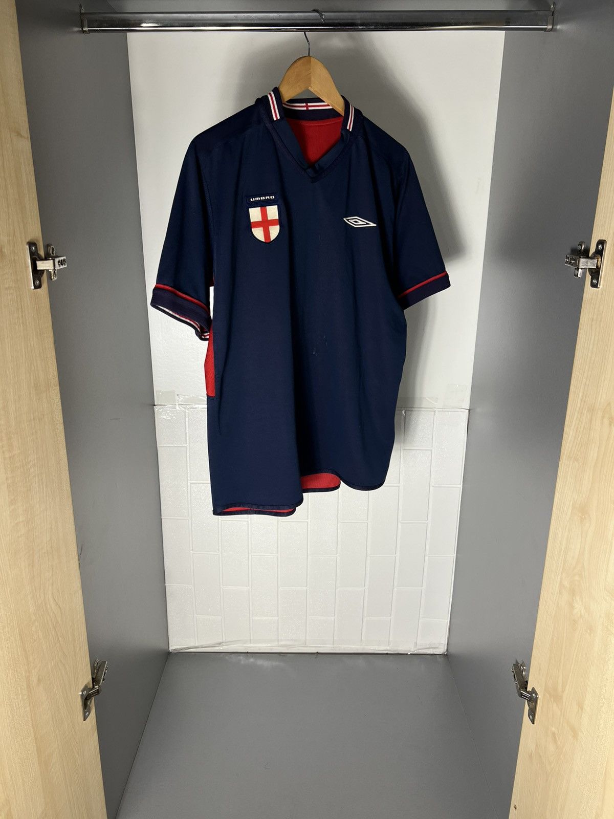 Umbro VINTAGE UMBRO ENGLAND RETRO SOCCER JERSEY MANCHESTER Y2K 90s Size US L / EU 52-54 / 3 - 15 Thumbnail