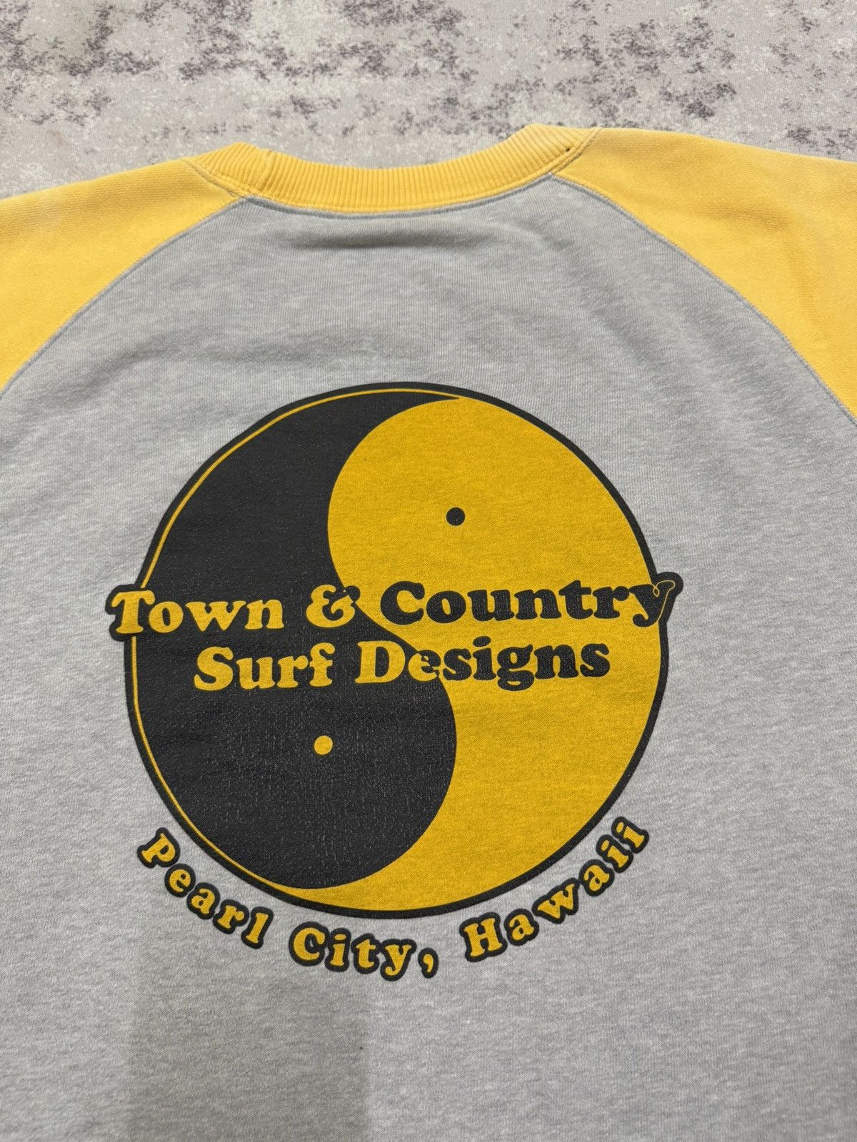 Vintage Vintage T&C Surf Design Hawaii Raglan Sleeve Sweatshirt Size US XL / EU 56 / 4 - 15 Thumbnail