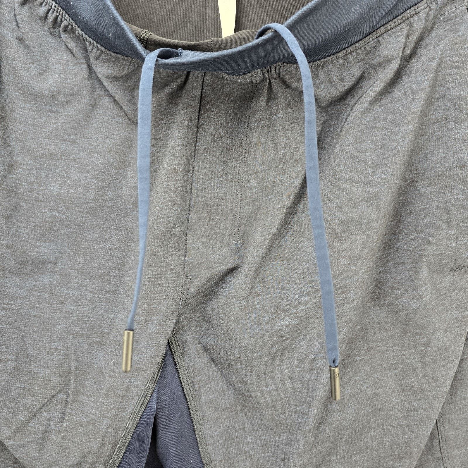 Lululemon Lululemon T.H.E. Short 9 Lux LM7Y24S Size Medium Active Size US 30 / EU 46 - 2 Thumbnail