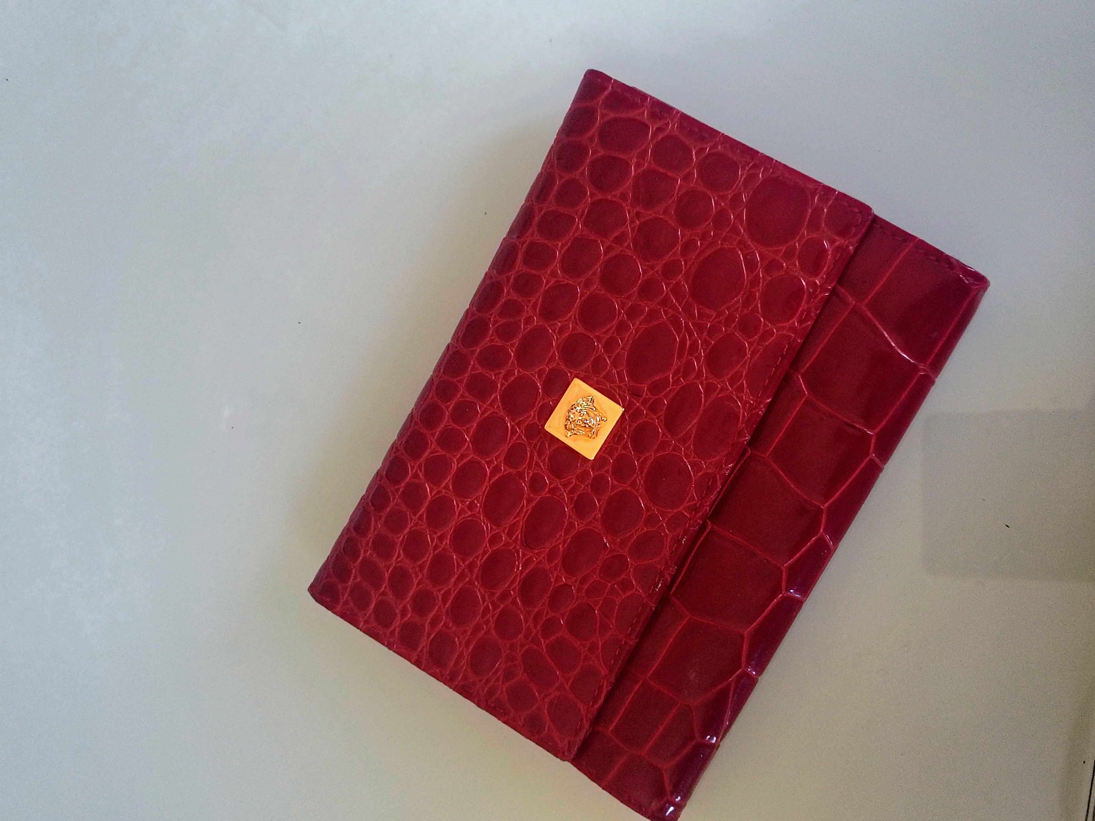 Versace Vintage Gianni Versace black croc embossed leather wallet. Size ONE SIZE - 1 Thumbnail