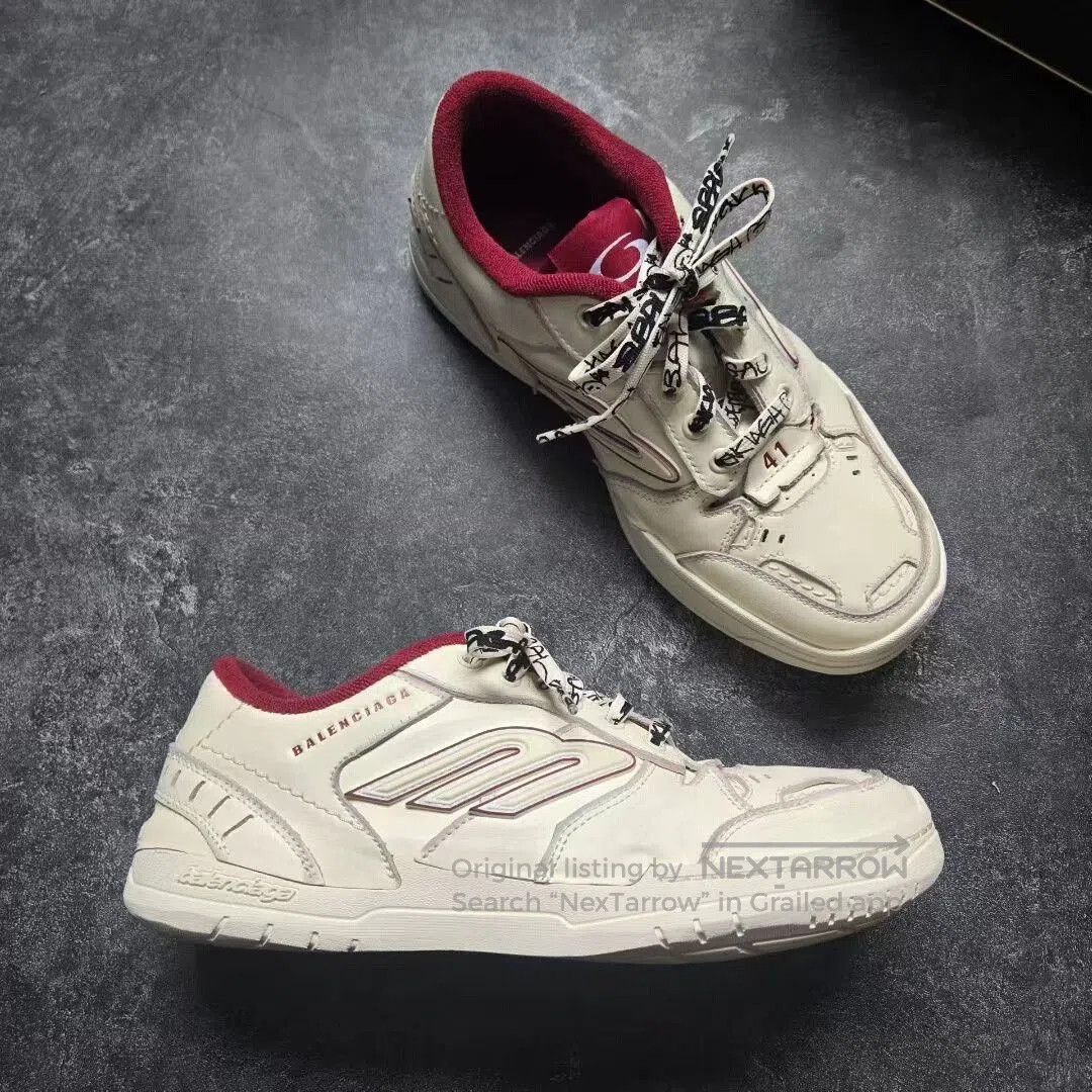 balenciaga hamptons white and red sneakers.