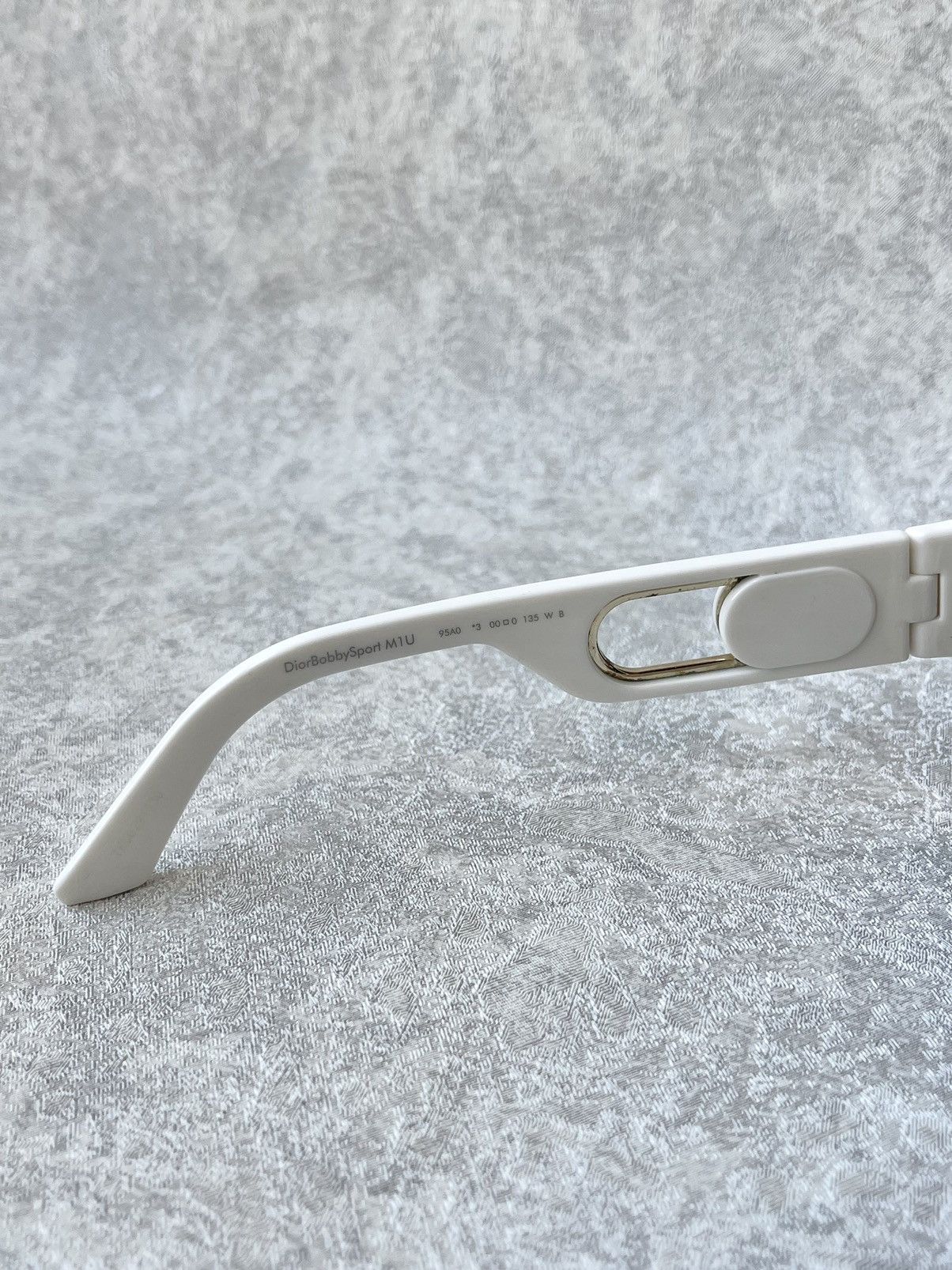Dior Dior DiorBobbySport M1U Shield Sunglasses White Size ONE SIZE - 9 Thumbnail
