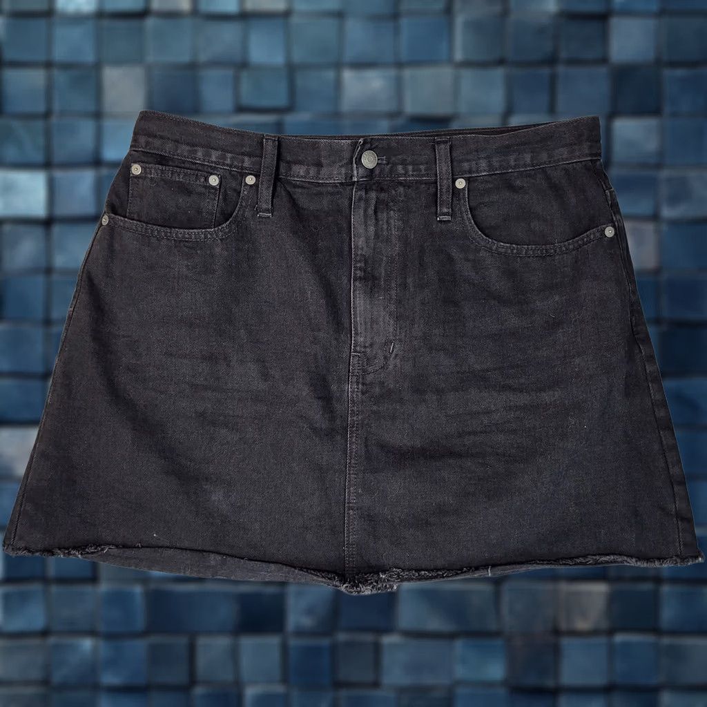 Madewell Madewell Skirt Women's black mini Denim 31 Size 31 Button Early 2000s style 31 Womens Size 24" / US 00 / IT 34 - 1 Thumbnail