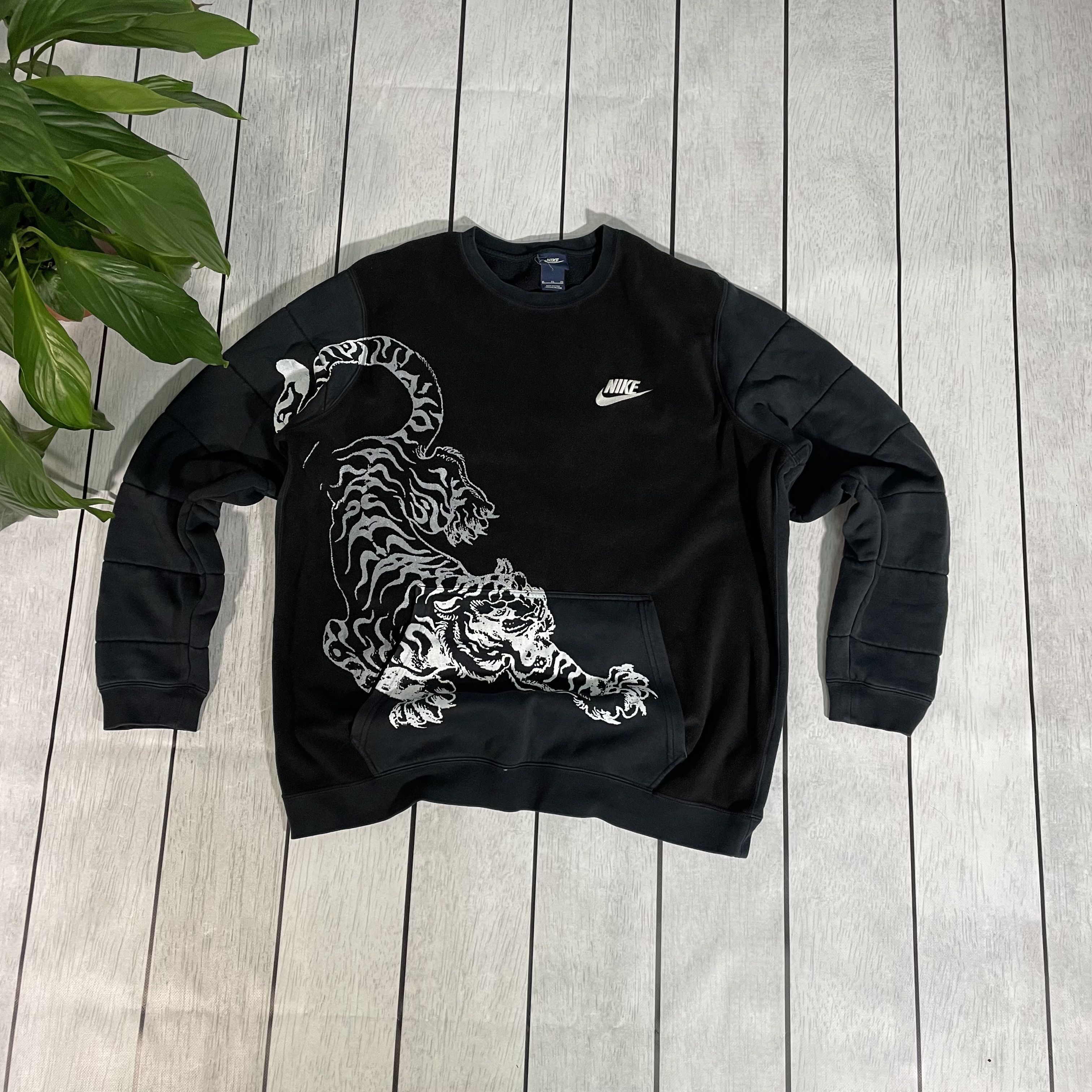Nike Nike sweatshirt grunge alt rare y2k custom Tiger 1of1 sz XL Size US XL / EU 56 / 4 - 1 Thumbnail
