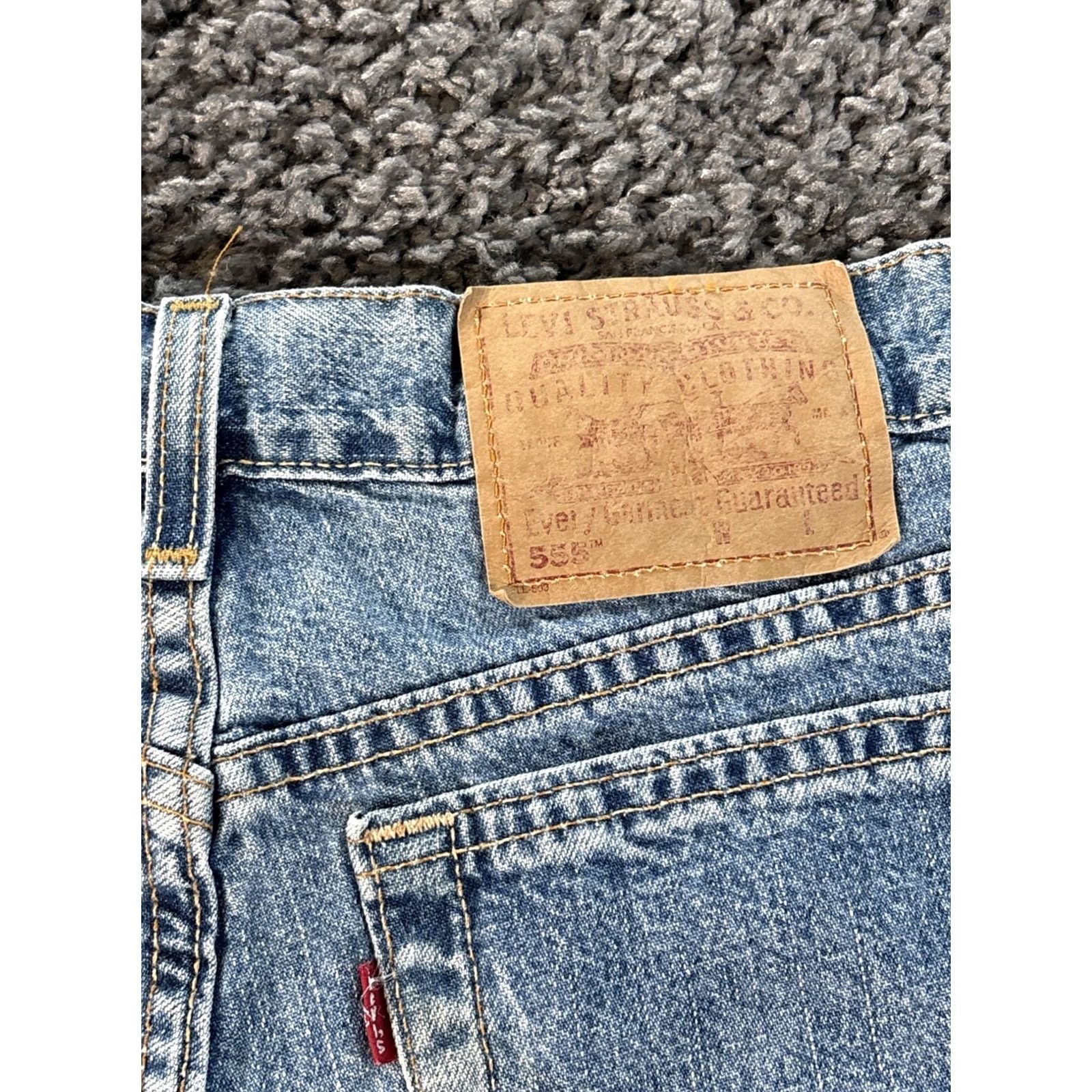 Levi's VINTAGE Levi's 555 Denim Shorts Women 32 High Rise Light Wash Frayed Blue 90s Hot Pants Casual Summer Spring Jeans Shorts Mens Women Girls Size 24" / US 00 / IT 34 - 8 Thumbnail