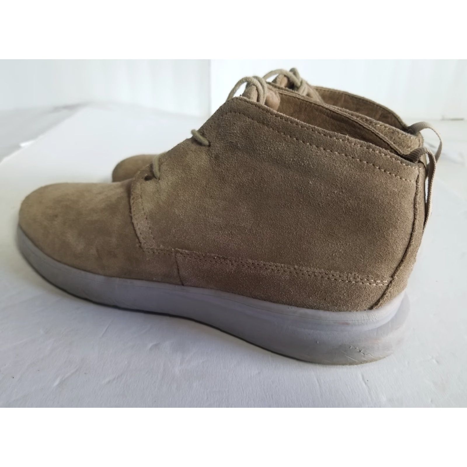johnnie-O johnnie-O The Chill Chukka Boots Mens 10 M Beige Suede Casual Boots Men Beige Suede Casual The Chill Chukka Size US 10 / EU 43 - 4 Thumbnail