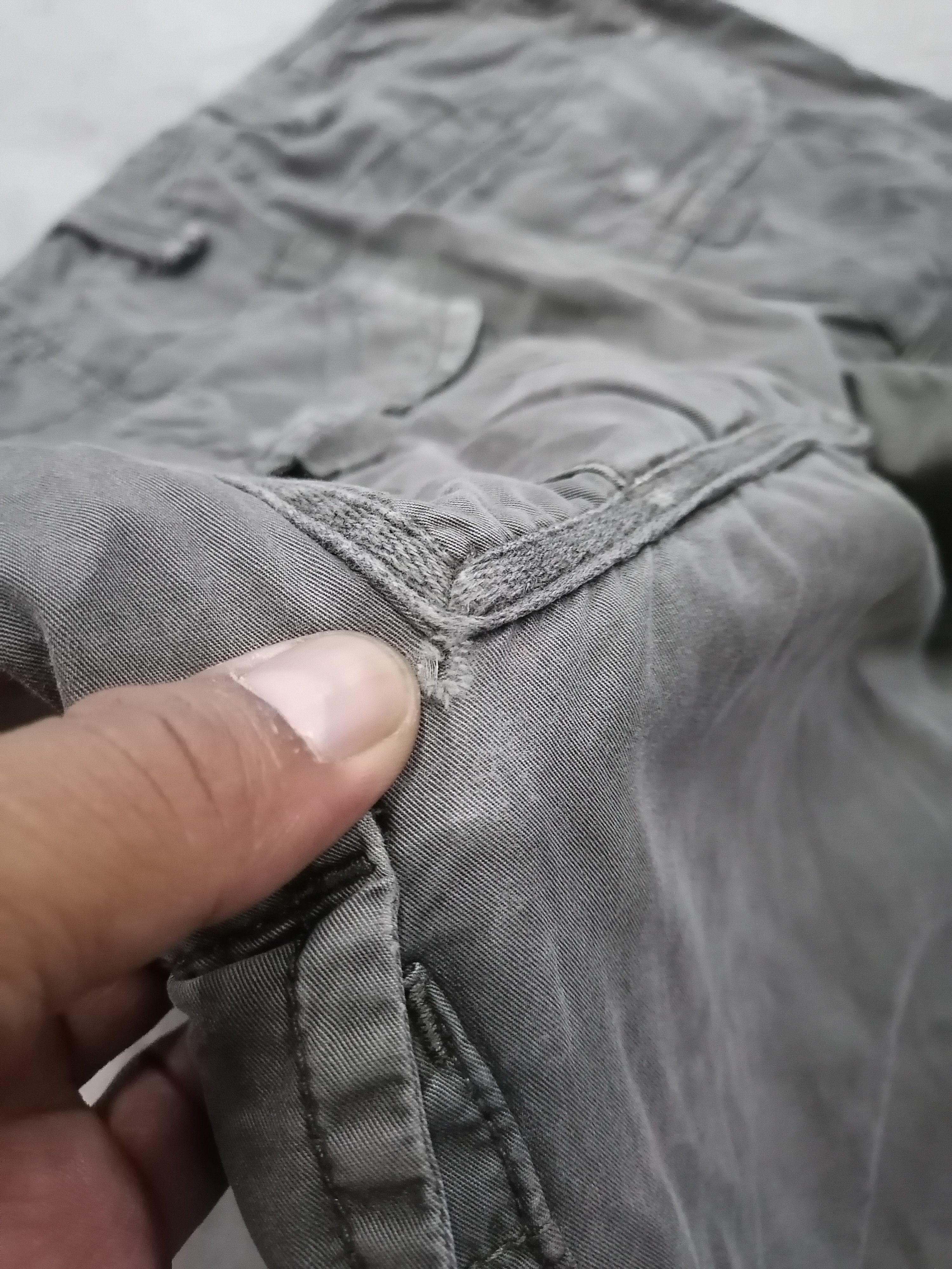 Japanese Brand Trashed Faded Uniqlo Utility Pocket Distressed Cargo Pants Size US 31 - 11 Thumbnail
