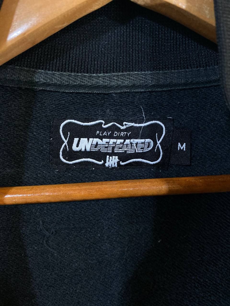 Undefeated undefeated black jacket spell out backhit nice design Size US M / EU 48-50 / 2 - 6 Thumbnail