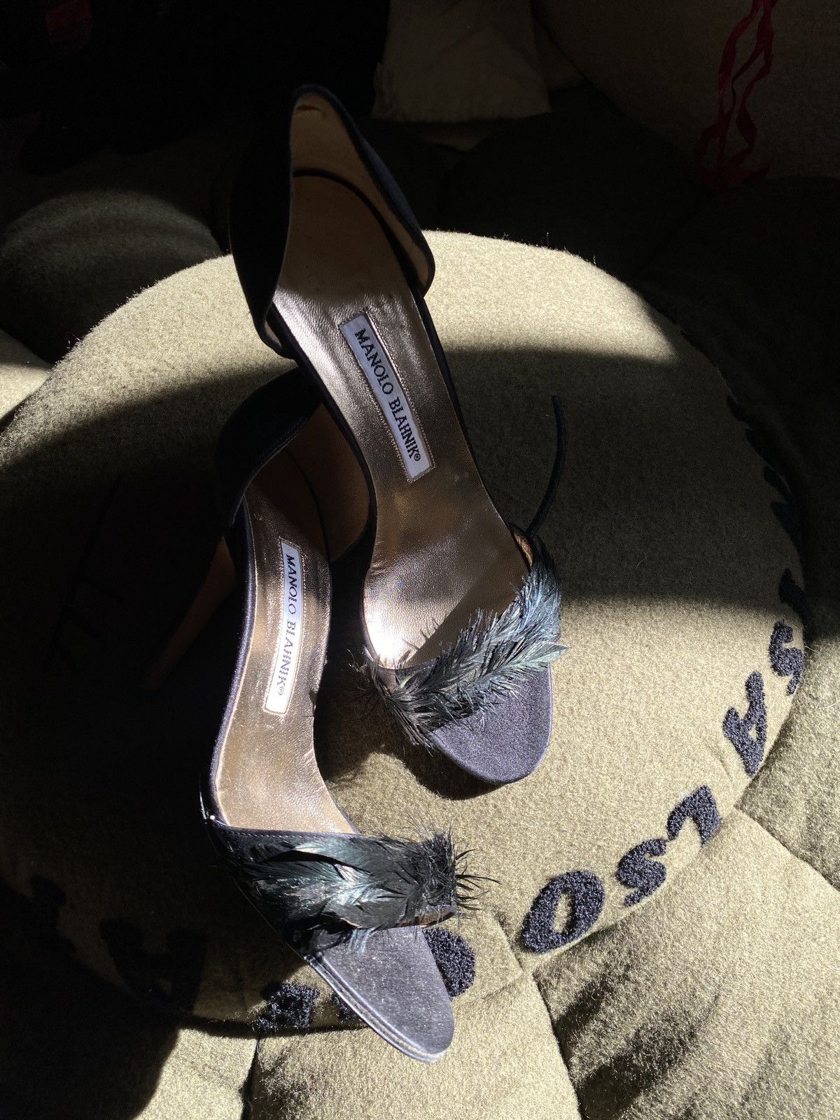 Manolo Blahnik Manolo Blahnik black stain feather Catalina pumps Size US 6.5 / IT 36.5 - 2 Thumbnail