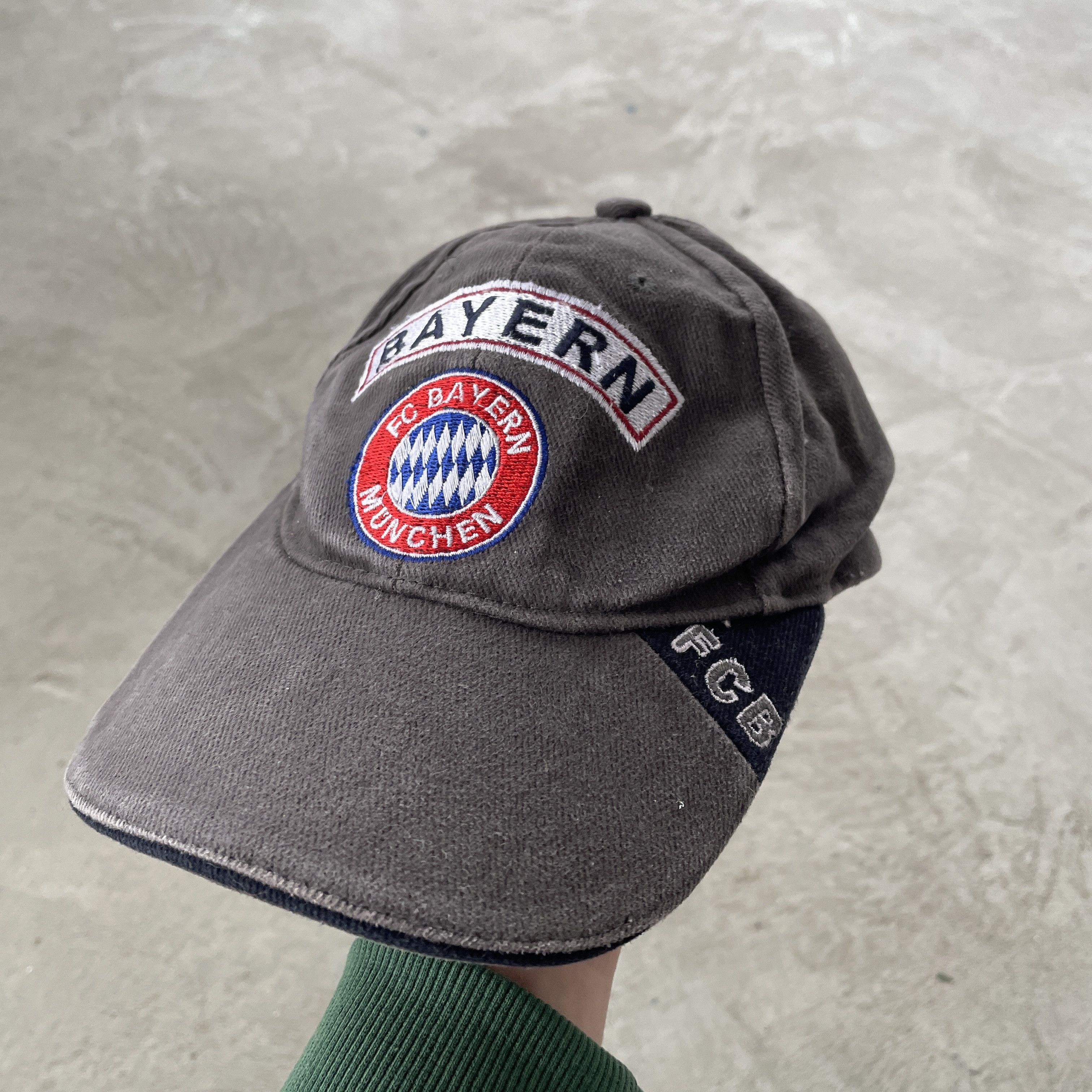 Vintage Vintage 90s FC Bayern Team Cap Size ONE SIZE - 1 Thumbnail