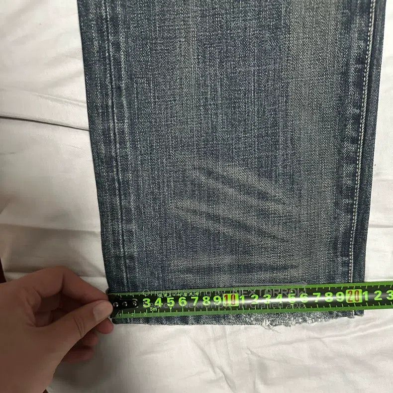 Neighborhood Neighborhood size L Jeans Size US 27 - 9 Thumbnail