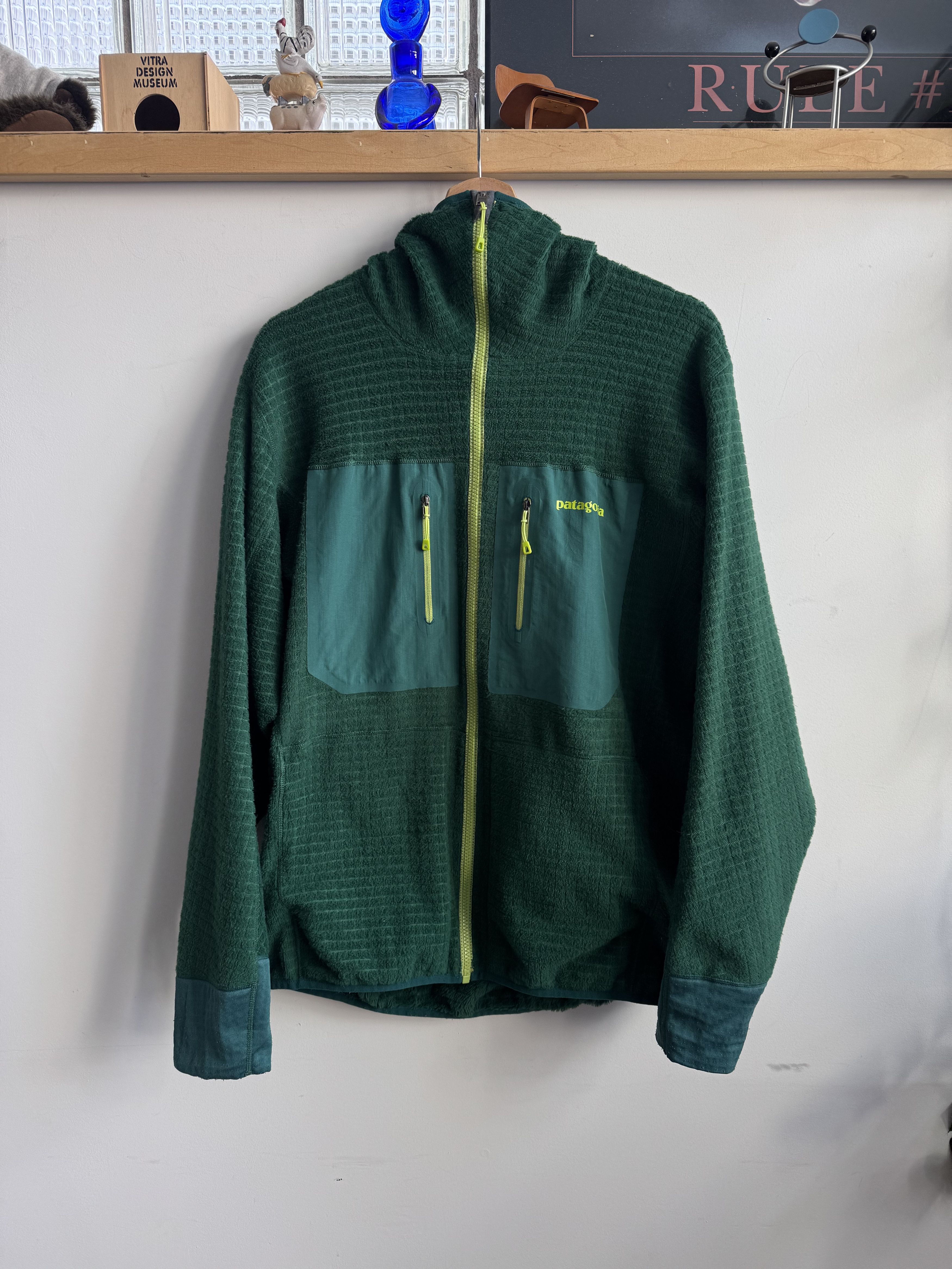 Patagonia 2015 Patagonia R3 Hoody Jacket Reversible Size L Size US L / EU 52-54 / 3 - 4 Thumbnail
