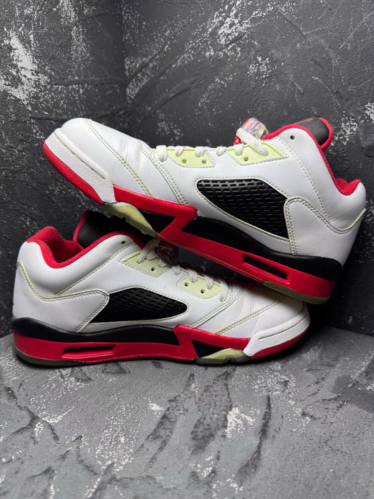 Nike Nike Air Jordan 5 White & Red Rukawa Q10 Size US 9.5 / EU 42-43 - 5 Thumbnail