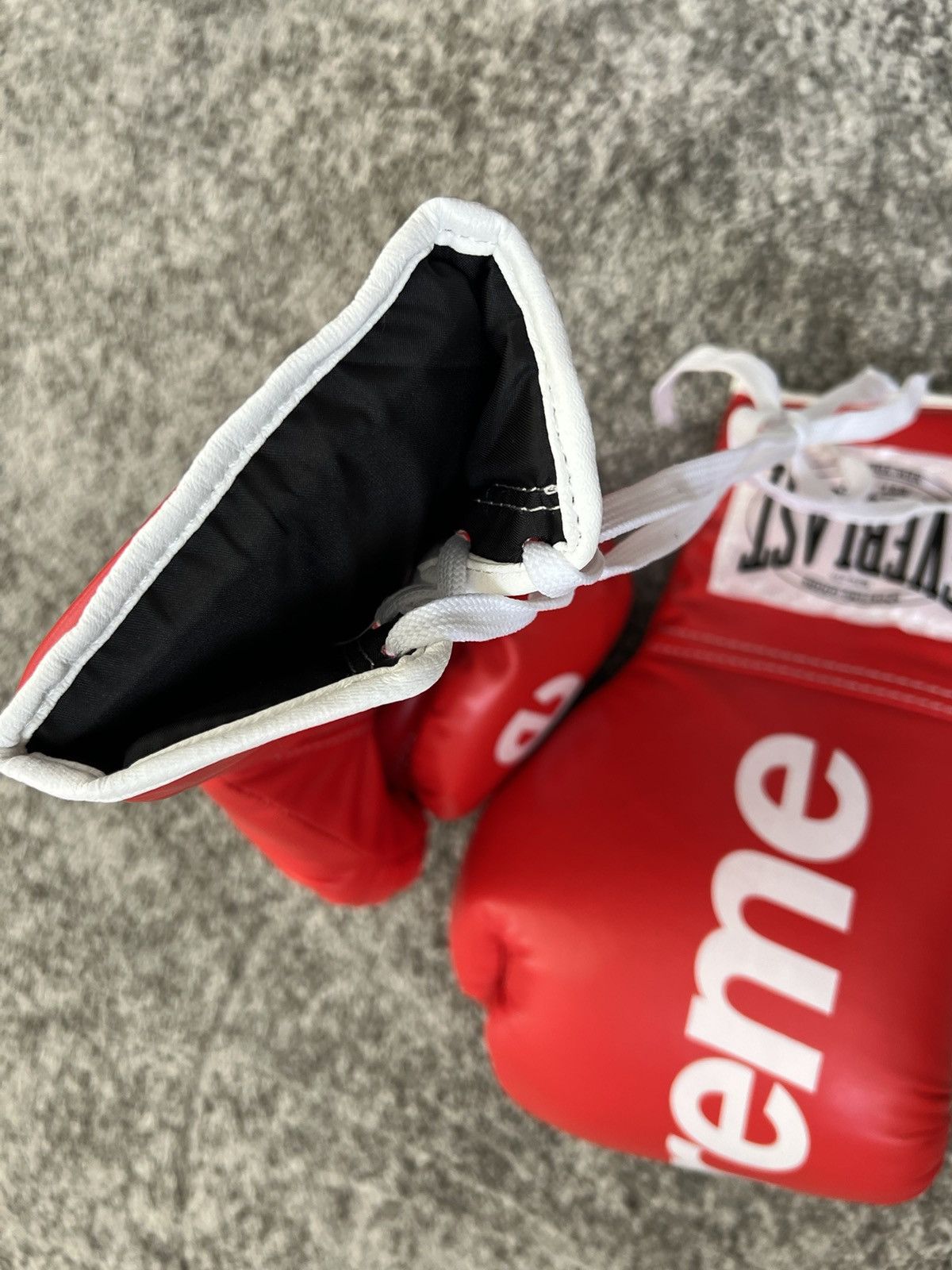 Everlast × Supreme Supreme x Everlast boxing gloves 2008