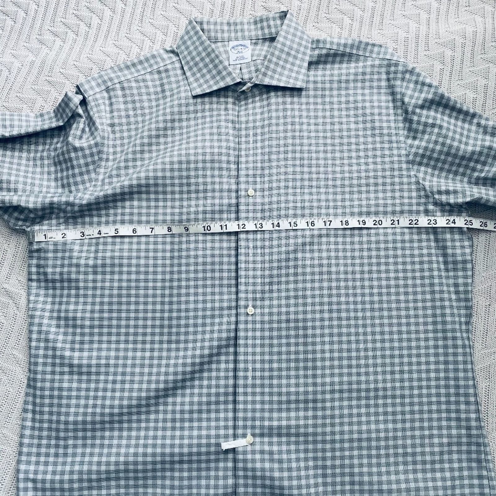Brooks Brothers Brooks Brothers gray plaid button down shirt Size US XL / EU 56 / 4 - 6 Thumbnail