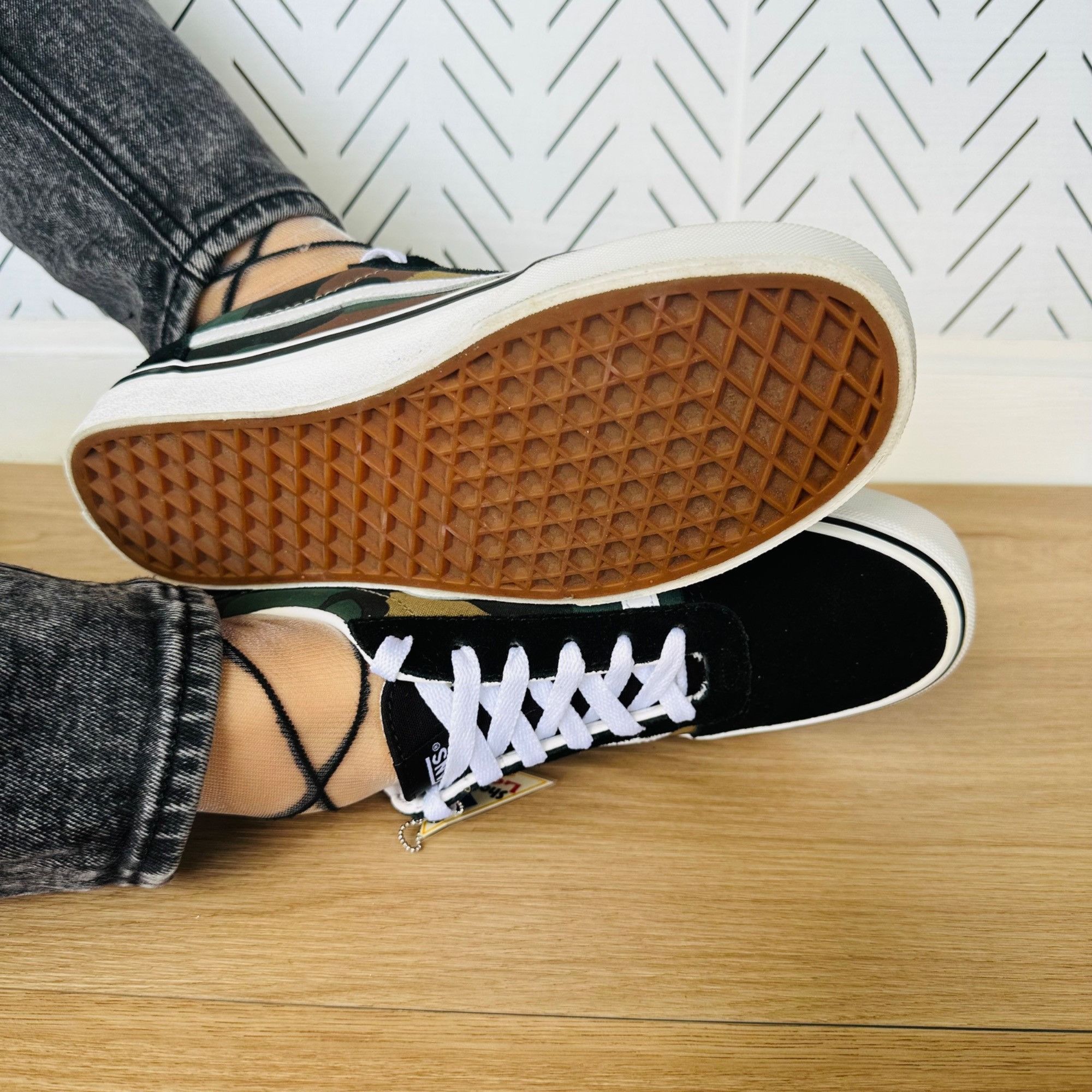Vans 🤩Women Shoes Sz 8.5 Vans Old Skool Low Black Green Camo Lo Size US 8.5 / IT 38.5 - 7 Thumbnail
