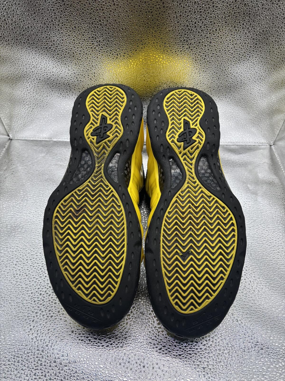 Nike Nike air Foamposite one wu-tang optic yellow Size US 10 / EU 43 - 3 Thumbnail