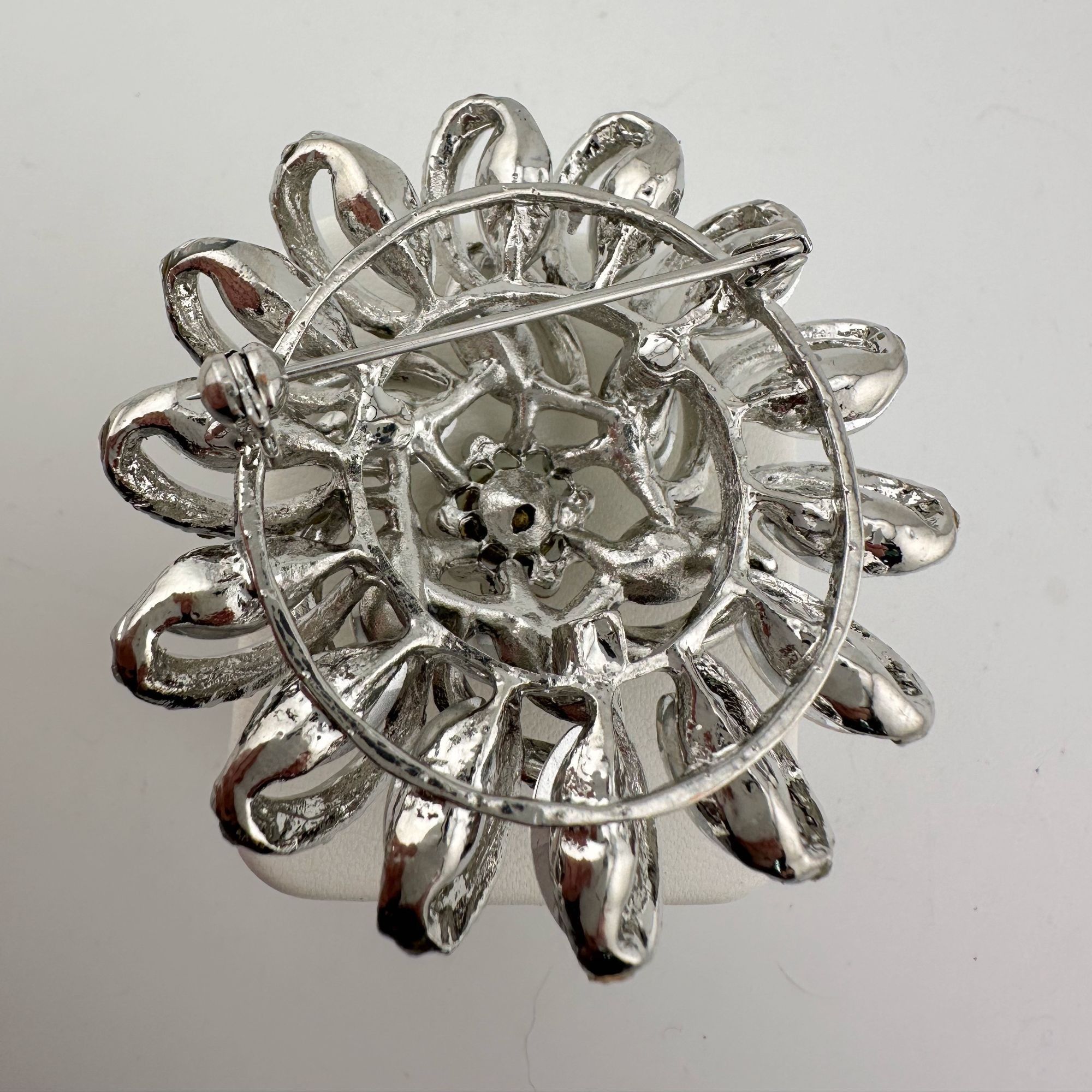 Other Beautiful Rhinestone Floral Swirl Brooch Size ONE SIZE - 7 Thumbnail