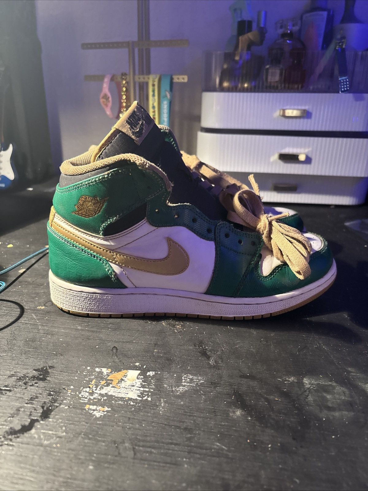 Nike Nike Air Jordan 1 Retro High OG Boston Celtics 2013 Size US 6.5 / EU 39-40 - 4 Thumbnail