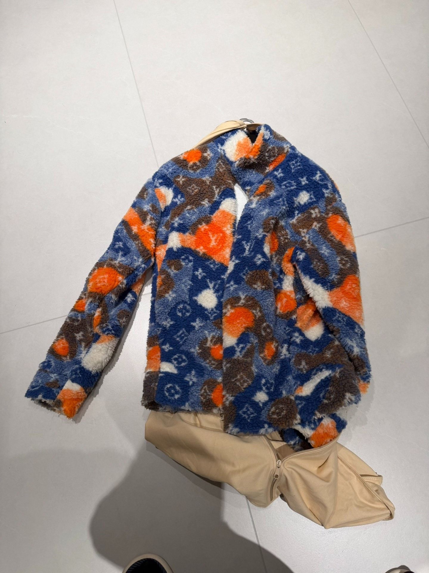 Louis Vuitton Louis Vuitton Colorful Logo Teddy Fleece Jacket Size US L / EU 52-54 / 3 - 1 Thumbnail