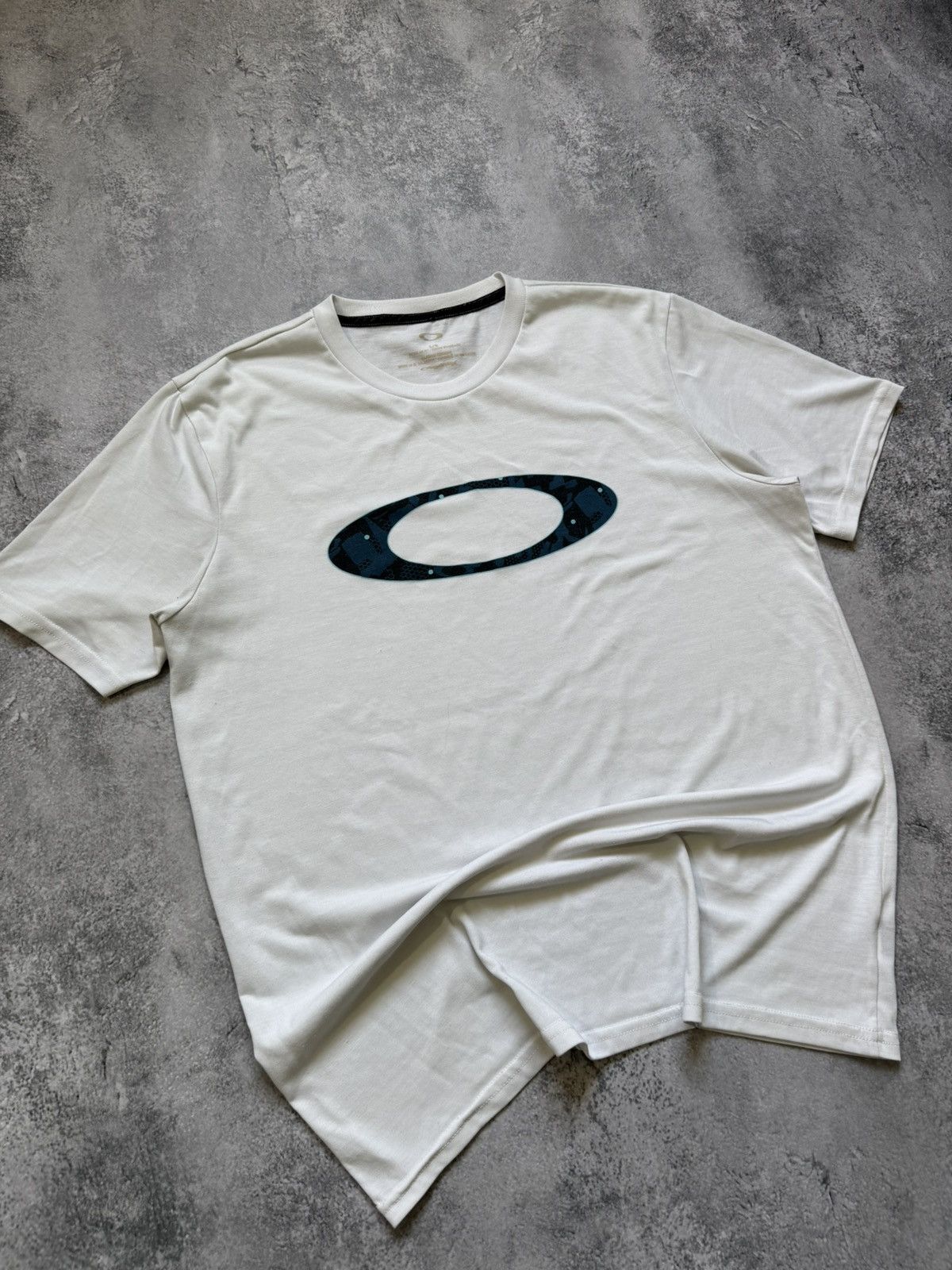 Oakley × Vintage y2K Oakley center logo Gorpcore Japan style tee Size US L / EU 52-54 / 3 - 2 Thumbnail
