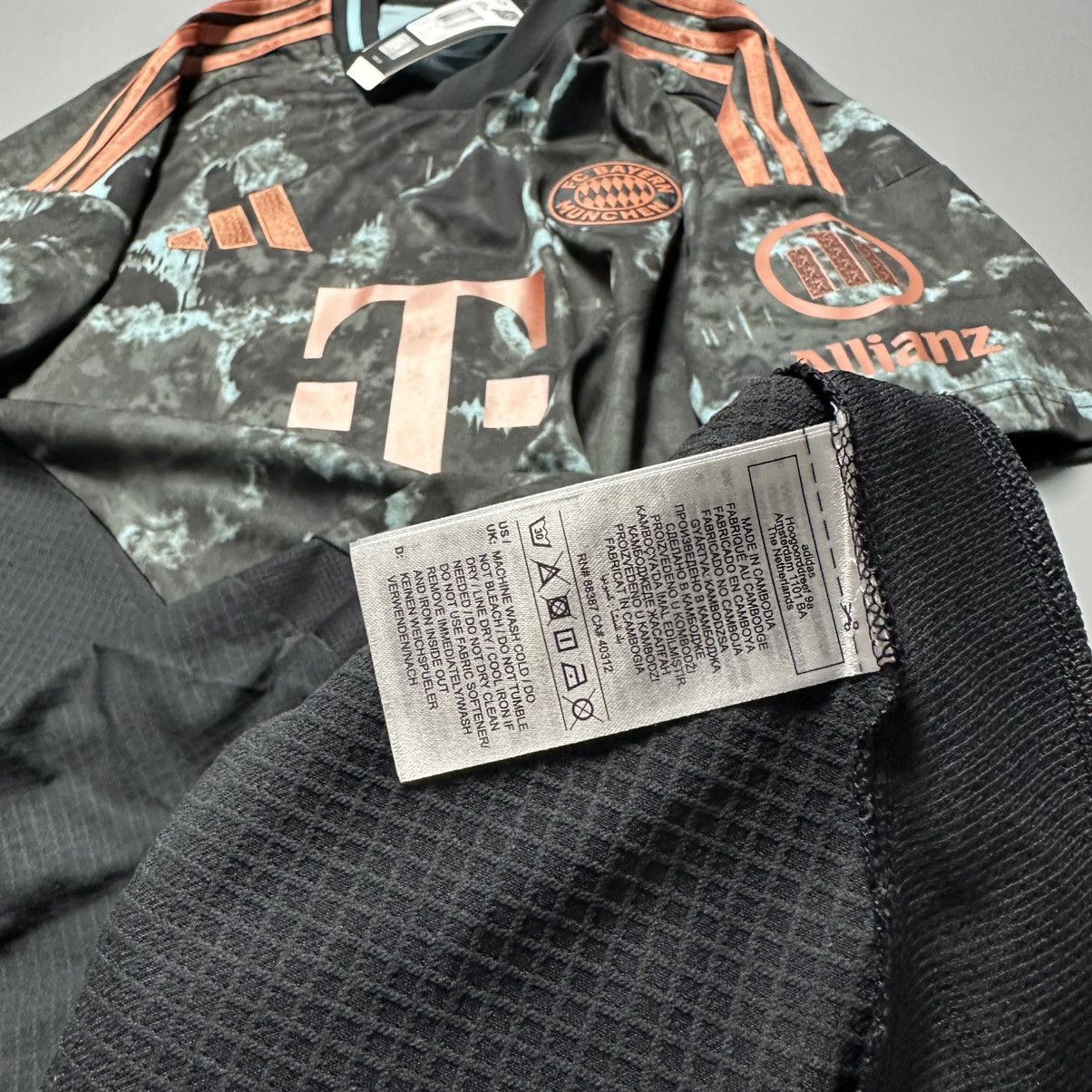 Vintage BAYERN ADIDAS 2024/2025 FOOTBALL AWAY JERSEY #17 OLISE Size US S / EU 44-46 / 1 - 12 Thumbnail