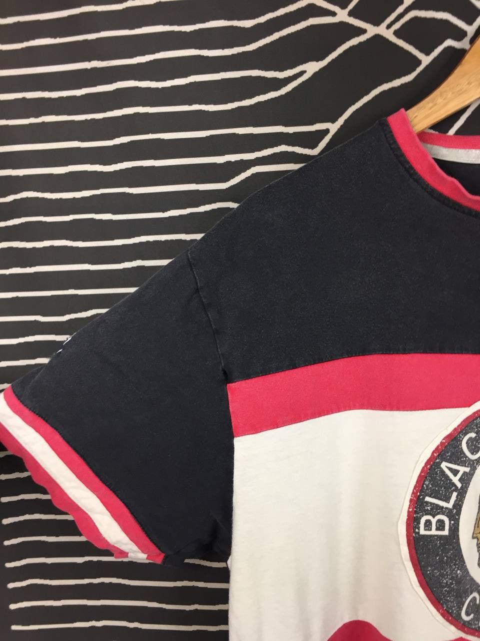 NHL Red Jacket Apparel Chicago Blackhawks NHL Hockey Tee Size US XL / EU 56 / 4 - 5 Thumbnail